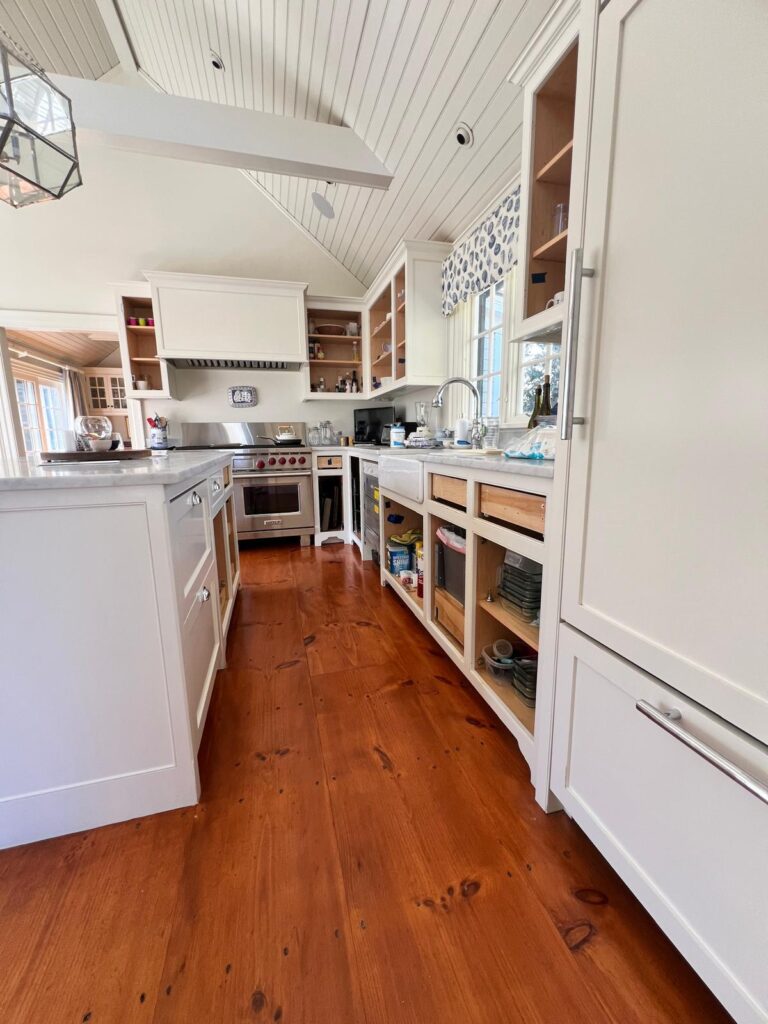 kitchen-cabinets-painting-marthas-vineyard-ma.jpeg